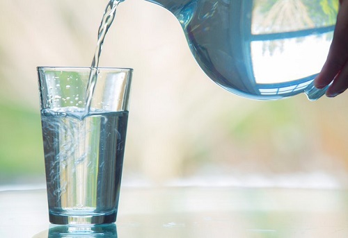 Người cao tuổi uống nước như thế nào là tốt nhất 