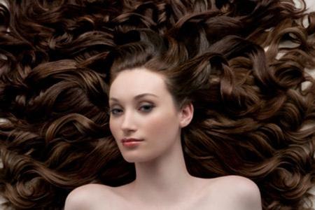 4 cách đơn giản giúp hạn chế rụng tóc