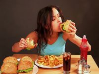 Thói quen ăn uống thiếu khoa học của nhiều người